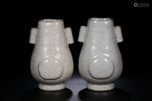 17-19TH CENTURY, A PAIR OF PORCELAIN VASE, QING DYNASTY