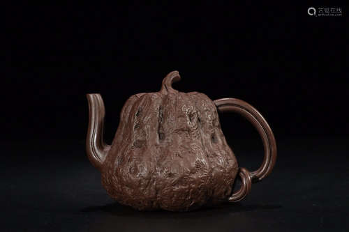 A YIXING MINGYUAN MARK PUMPKIN DESIGN PURPLE CLAY TEAPOT