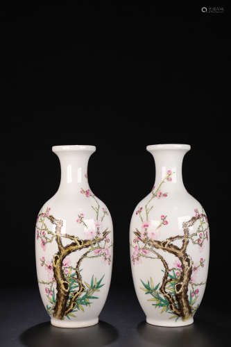17-19TH CENTURY, A PAIR OF FLORAL&BIRD PATTERN FAMILLI ROSE VASES, QING DYNASTY
