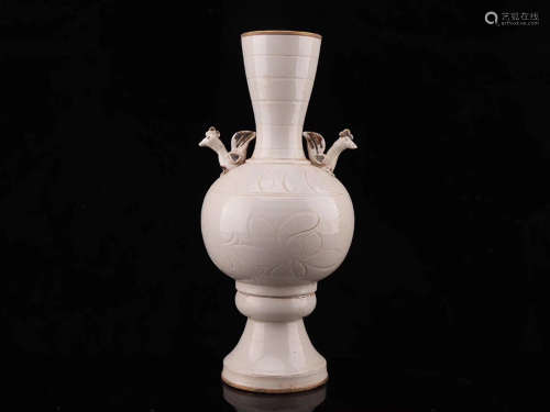 9-11TH CENTURY, A FLORAL PATTERN DING KILN PORCELAIN BOTTLE, NORTHERN SONG DYNASTY