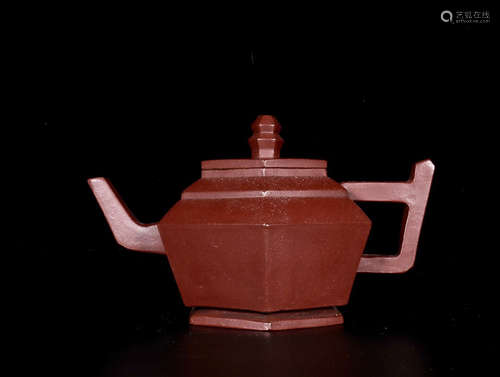 A SIX-ROWEED DESIGN PURPLE CLAY TEAPOT