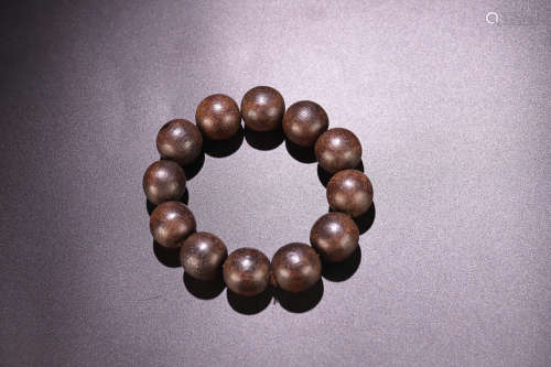 18-19TH CENTURY, A STRING OF OLD AGARWOOD BEADS, LATE QING DYNASTY