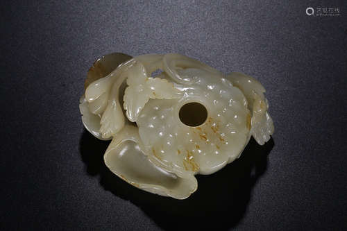 AN OLD FLORAL DESIGN HETIAN JADE WATER POT