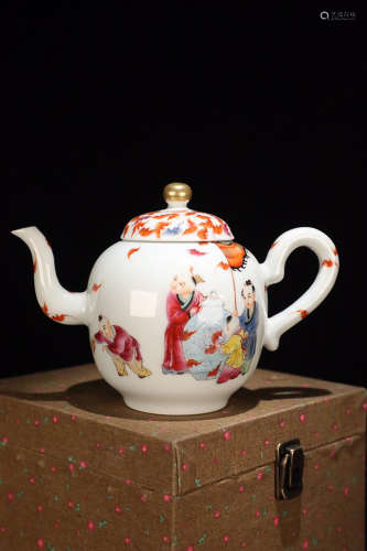 17-19TH CENTURY, A STORY DESIGN PORCELAIN TEAPOT, QING DYNASTY