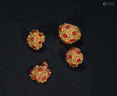 A SET OF GILT SILVER RING&EARRINGS&PENDANT EMBEDED RED CORAL