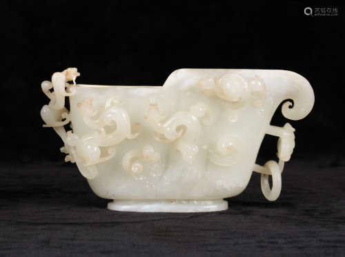 A HETIAN JADE UNTENSIL YI ORNAMENT CARVED IN DRAGON