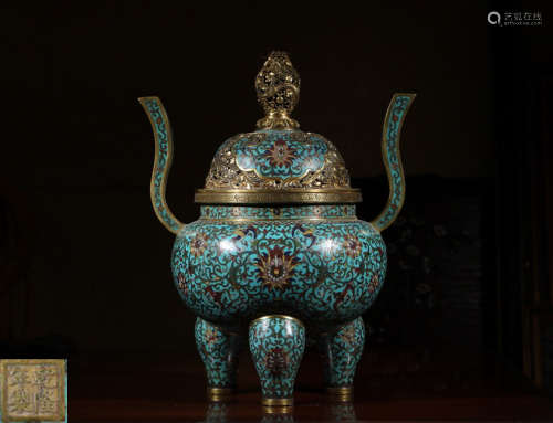 A CLOISONNE TRIPOD CENSER WITH DRAGON PATTERN COVER