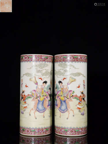 A PAIR OF FAMILLE ROSE PEN HOLDERS WITH MARK