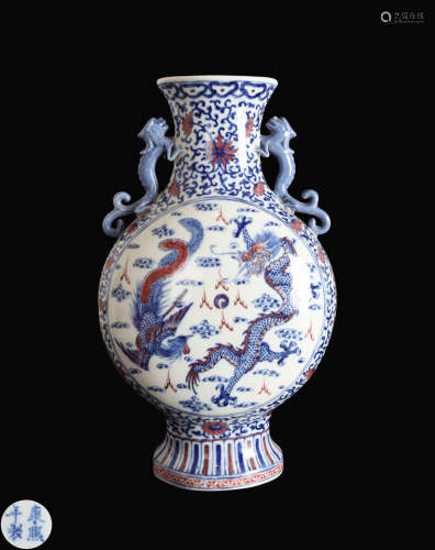 A BLUE & WHITE PORCELAIN VASE WITH BEAST EARS WITH KANGXI MARK
