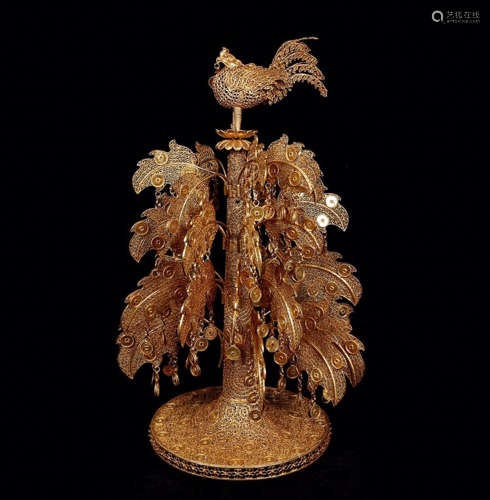 A GILT SILVER ORNAMENT SHAPED MONEY TREE