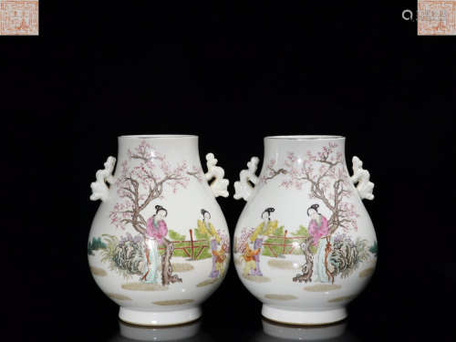 A PAIR OF FAMILLE ROSE PORCELAIN EAR VASES WITH POETRY&STORY TELLING