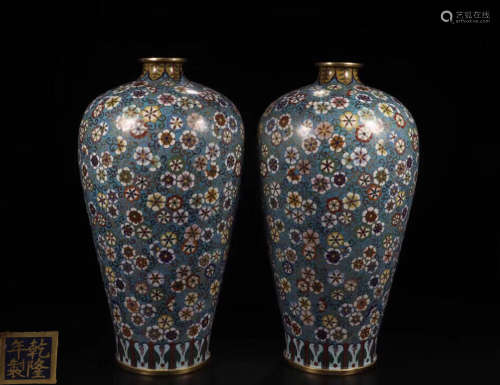 A PAIR OF QIANLONG MARK CLOISONNE VASES WITH FLORAL PATTERN