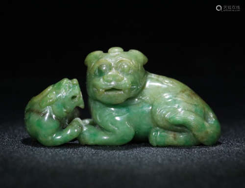 A JADEITE ORNAMENT OF BEASTS SHAPED