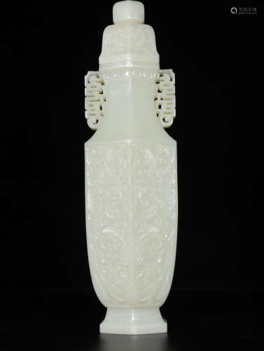 A HETIAN JADE VASE WITH FLORAL PATTERN