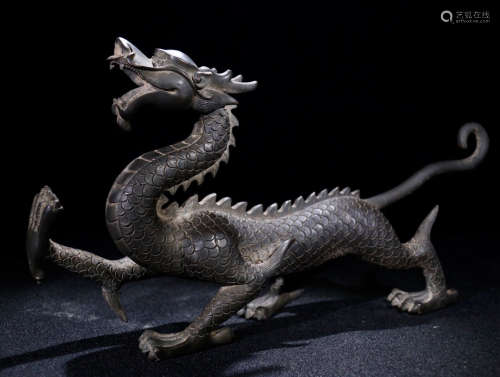 A BRONZE ORNAMENT OF DRAGON SHAPED