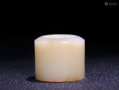 A HETIAN JADE THUMB RING