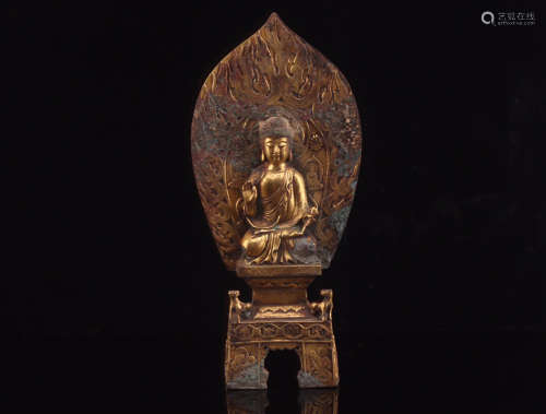 A GILT BRONZE SITTING BUDDHA ORNAMENT