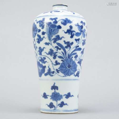 Chinese Kangxi  Porcelain Meiping Vase
