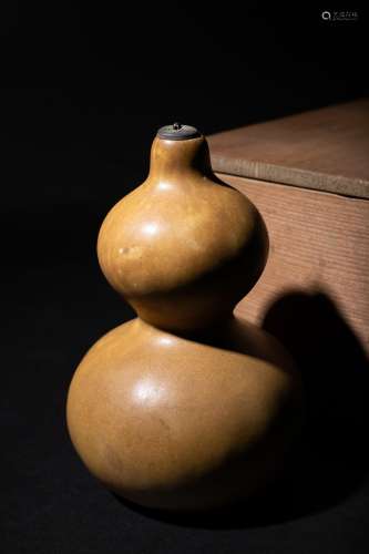 茶色瓷葫蘆瓶