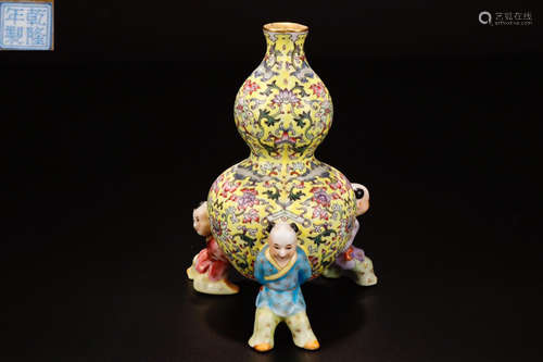 AN ENAMELED TRI-LEG GOURD VASE WITH QIANLONG MARKING