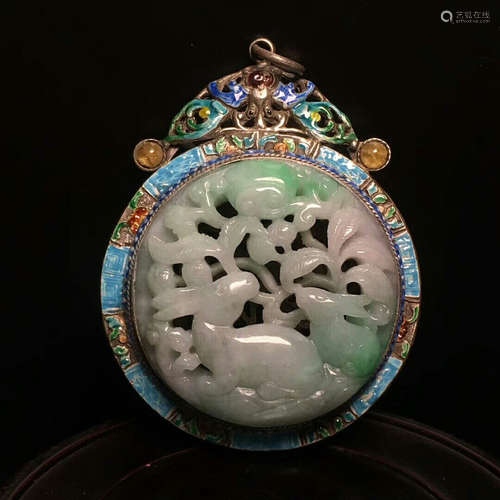 A JADEITE PENDANT EMBEDED ENAMELED SILVER