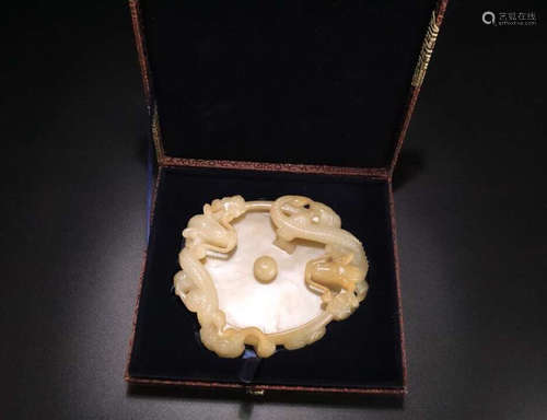 A HETIAN JADE PEN WASHER OF DRAGON PATTERN CARVED