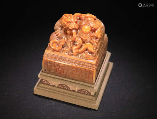 A TIANHUANG STONE SEAL OF DRAGON SHAPED