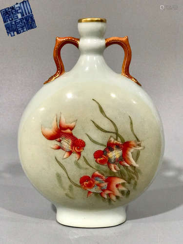 A PORCELAIN EAR VASE OF GOLD FISH WITH QIANLONG MARKING