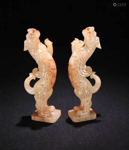 A PAIR OF HETIAN DRAGON SHAPED PENDANT