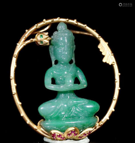 A JADEITE BUDDHA SHAPED ORNAMENT WITH 18K GOLD