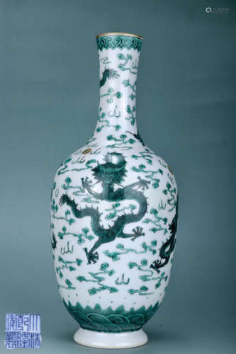 A PORCELAIN VASE OF DRAGON PATTERN WITH MARKING