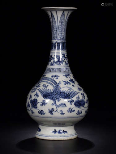 A WHITE AND BLUE PORCELAIN WITH PHOENIX PATTERN VASE