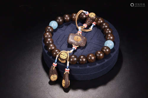 A BRACELET MADE OF CHENXIANG WOOD BEADS