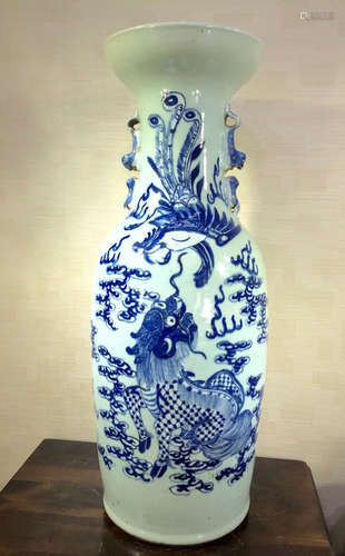 A BLUE&WHITE PORCELAIN VASE