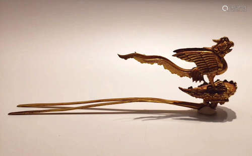 A GOLD SHAPED PHOENIX HAIRPIN