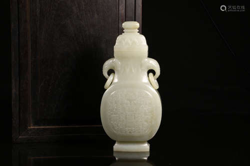 A WHITE HETIAN JADE EAR VASE OF ELEPHANT