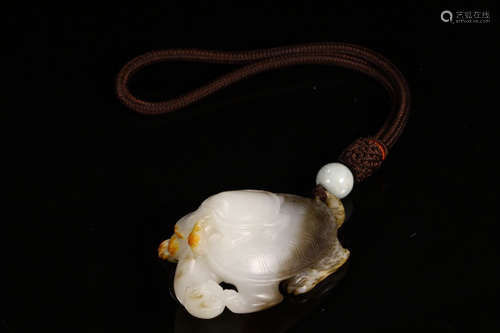 A HETIAN JADE ORNAMENT OF FORTUNE