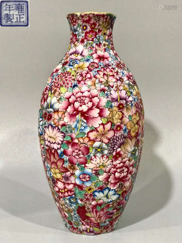 A FLORAL PORCELAIN VASE WITH QIANLONG MARKING