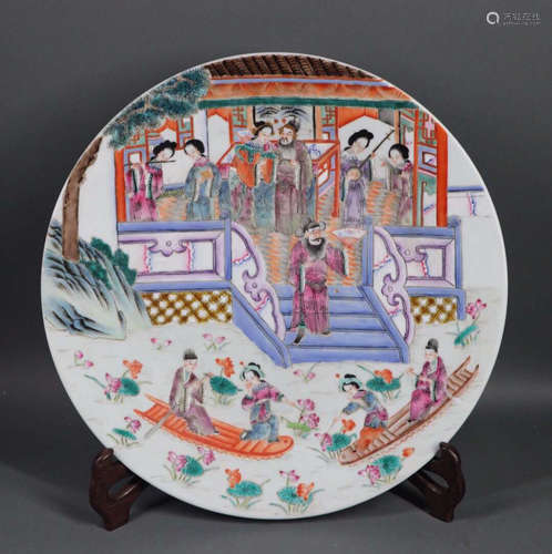 A FAMILLE ROSE DISH PAINTED STORY-TELLING PATTERN