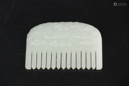 A HETIAN JADE COMB ORNAMENT