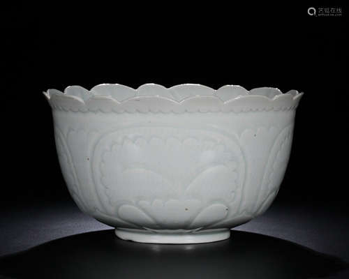 A QING DYNASTY WHITE PORCELAIN BOWEL