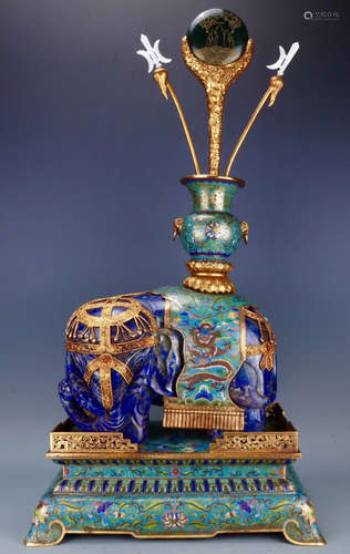 A CLOISONNE ELEPHANT SHAPED ORNAMENT EMBEDED LAPIS LAZULI