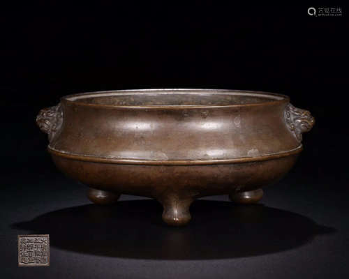 A XUANDE MARK BRONZE CARVED BEAST PATTERN TRIPOD CENSER