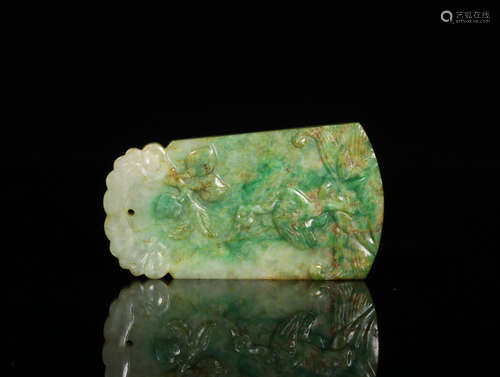 A JADEITE CARVED CRANE PATTERN PENDANT