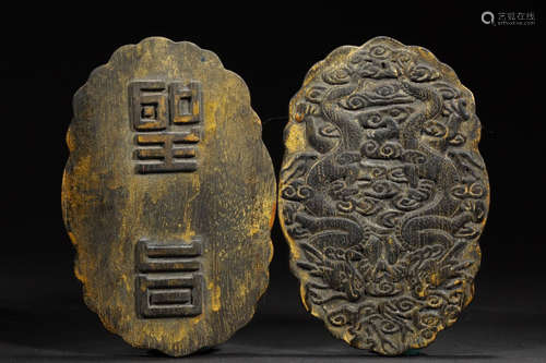 A CHENGXIANG WOOD CARVED DRAGON PATTERN PENDANT