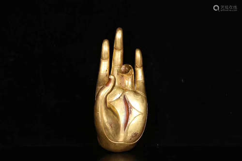 A TIBETAN GILT BRONZE CASTED BUDDHA HAND