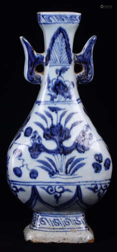 A WHITE&BLUE GLAZE MANDARIN DUCK PATTERN VASE