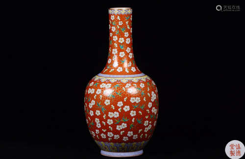 A RED GLAZE GILD FLORAL PATTERN VASE