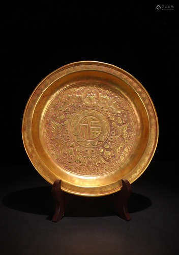 A GILT BRONZE CASTED AUSPICIOUS PATTERN PLATE