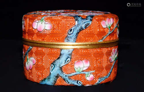 A RED GLAZE GILD FLORAL PATTERN ROUGE BOX